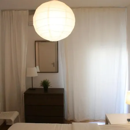 Quarto em Acomodações Particulares Campo Grande Lisboa